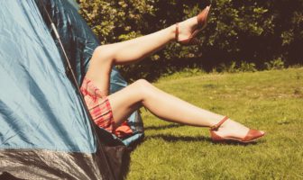 Sexe au camping sans se faire remarquer !